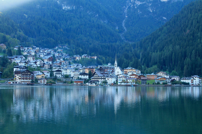 Relajantes vacaciones para dos en los Dolomitas en el Hotel Alleghe en el pueblo alpino de Alleghe